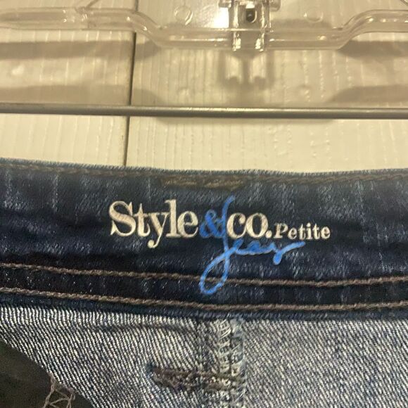 Style & co. Dark wash denim skirt embellishments on the buttons size 6 see pics​ - Picture 7 of 10